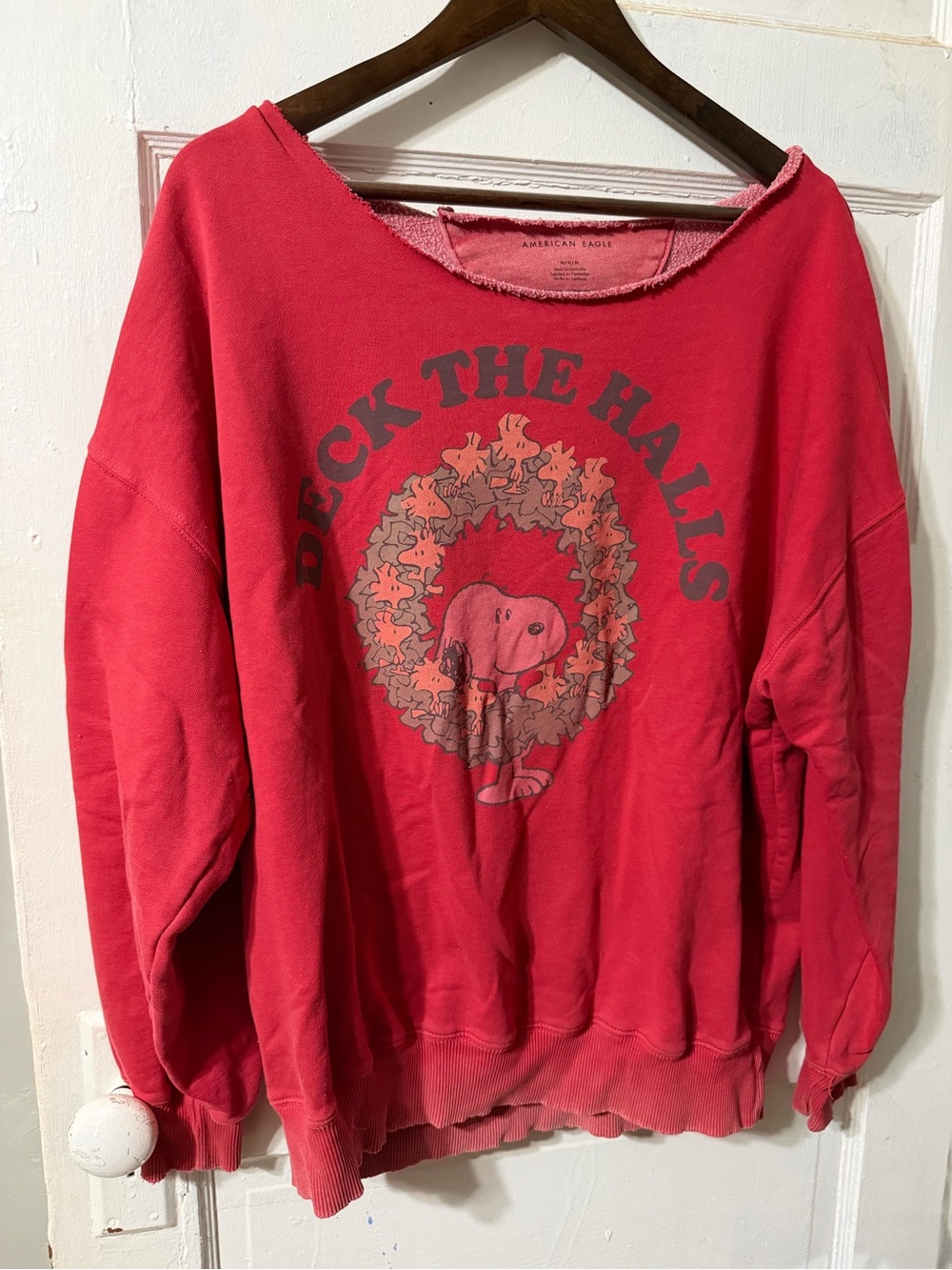 American Eagle x Peanuts Deck The Halls Snoopy Sweatshirt Red Medium